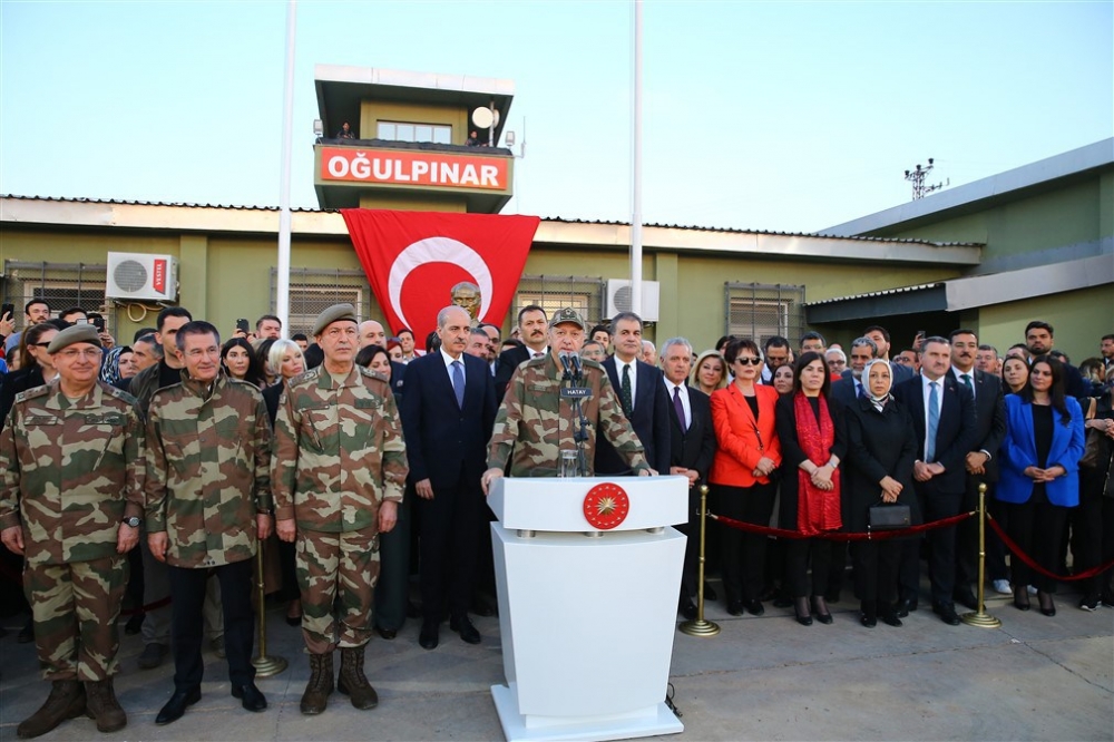 Erdoğan ve ünlü isimler sınırda askere moral verdi 53
