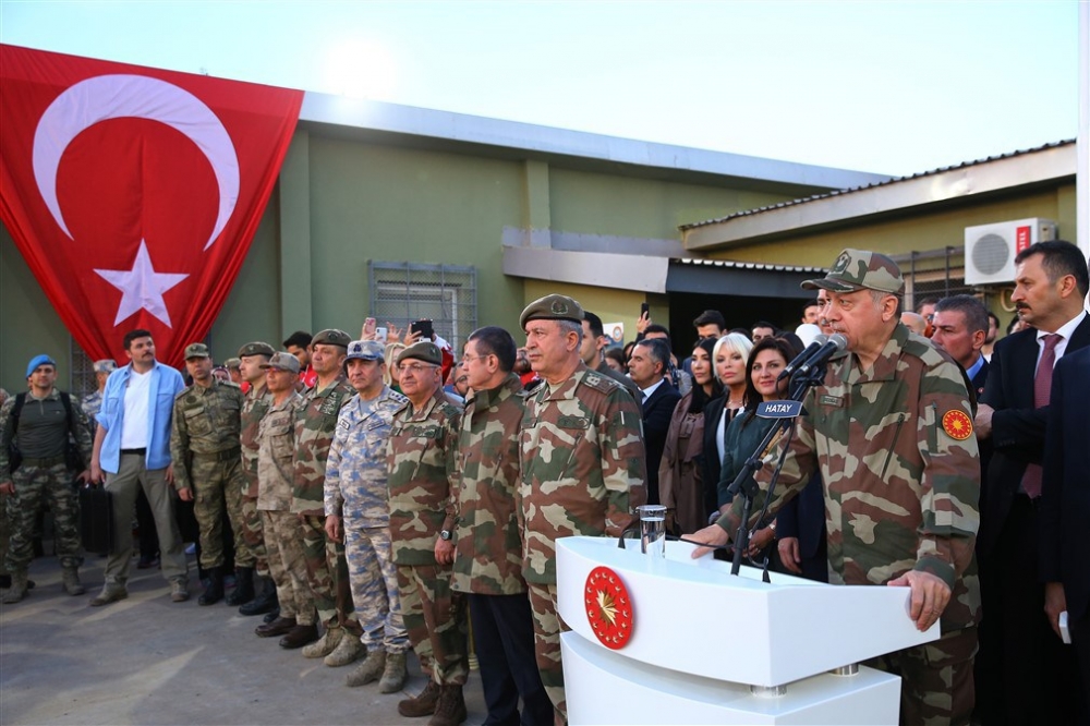 Erdoğan ve ünlü isimler sınırda askere moral verdi 54