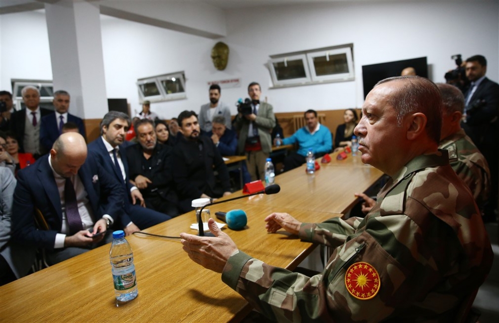 Erdoğan ve ünlü isimler sınırda askere moral verdi 69