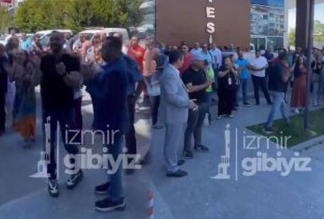 İzmir belediyesinde ‘maaş’ sorunu: Çalışanlar belediyeyi bastı! 2