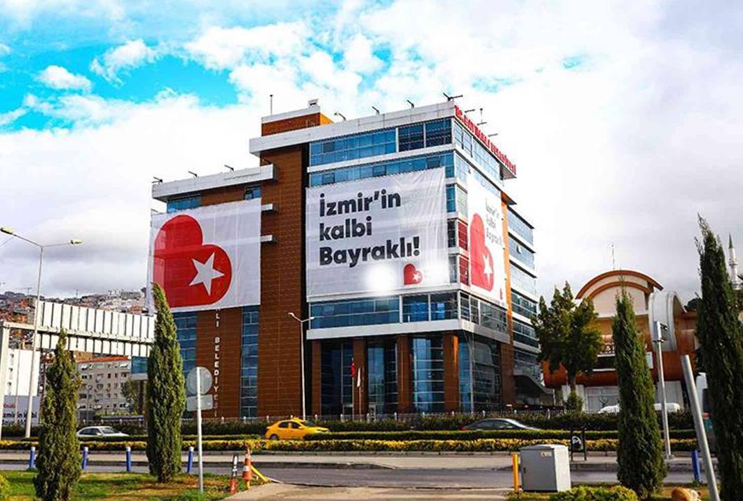 İzmir belediyesinde ‘maaş’ sorunu: Çalışanlar belediyeyi bastı! 5