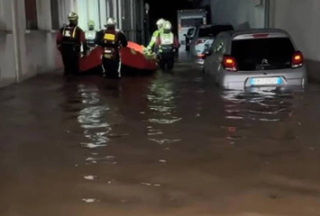 Sel, felaketi yaşattı: 15 kişi yaşamını yitirdi 2