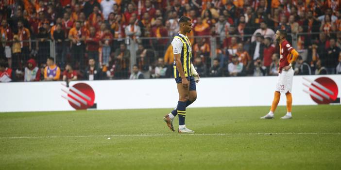 Derbide şok kırmızı kart! Fenerbahçe 10 kişi 3