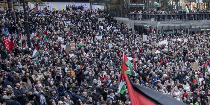 Tel Aviv birbirine girdi! Binlerce kişi Netanyahu'yu protesto etti... 3