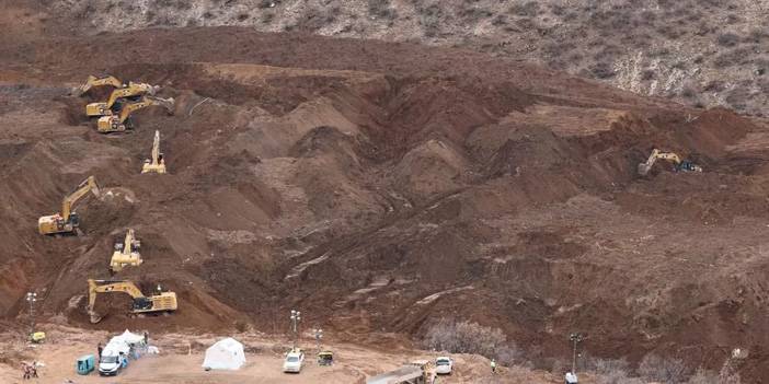 Erzincan'da ikinci facia: Toprak kayması meydana geldi 3