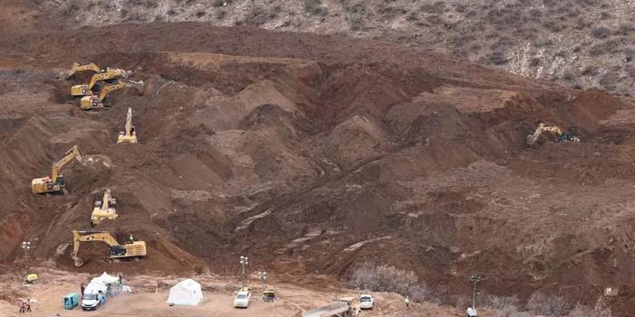 Erzincan'da ikinci facia: Toprak kayması meydana geldi