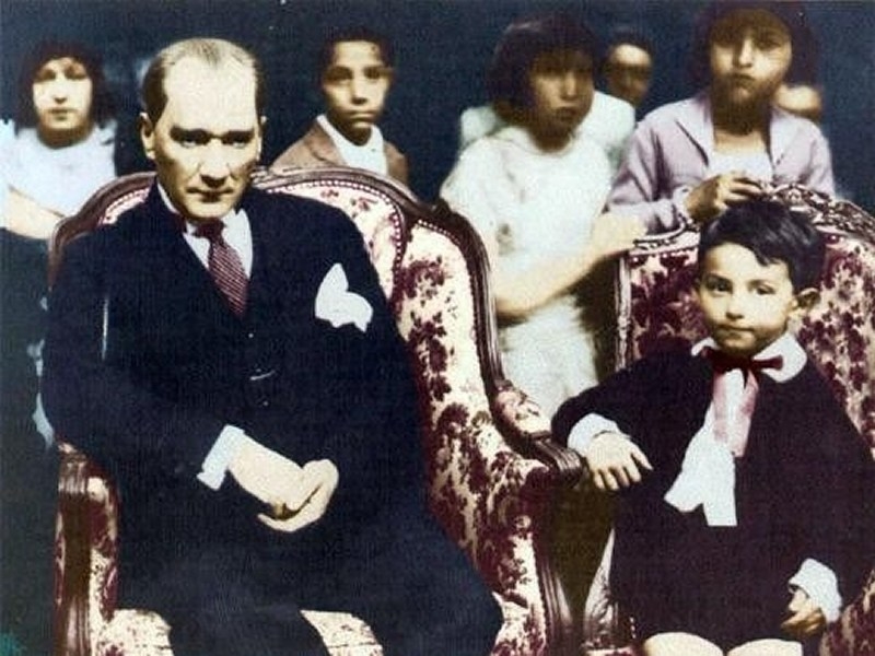 Atatürk'ün çocuk sevgisi 17