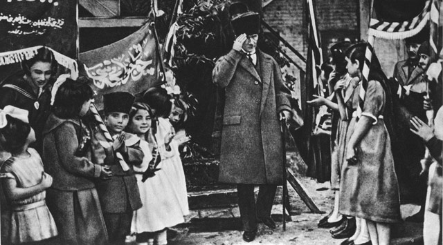 Atatürk'ün çocuk sevgisi 19
