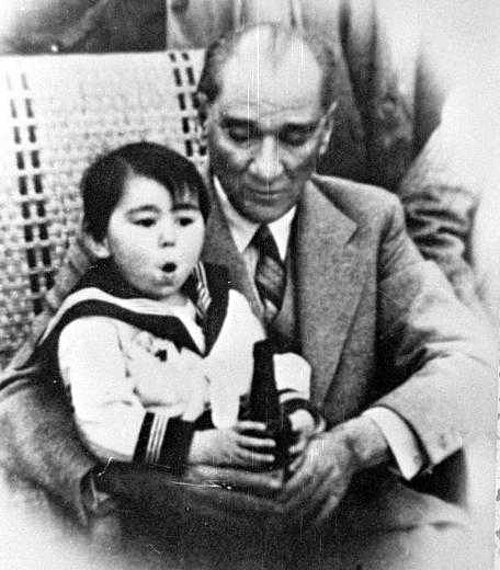 Atatürk'ün çocuk sevgisi 5
