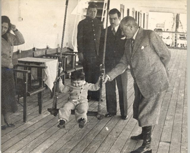Atatürk'ün çocuk sevgisi 6