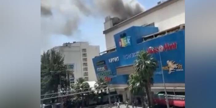 İzmir’deki AVM’de yangın paniği