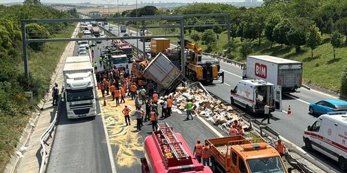 Trafiği kilitleyen kaza: TEM'de kamyonlar çarpıştı 2