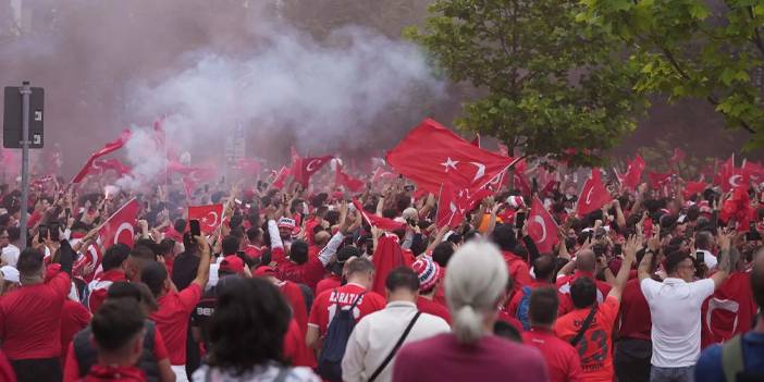 Dortmund'da Türk taraftarlardan şov! Her yer kırmızı-beyaz oldu 1