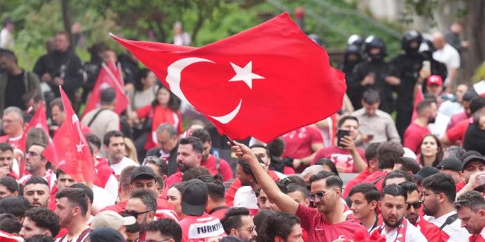 Dortmund'da Türk taraftarlardan şov! Her yer kırmızı-beyaz oldu 7