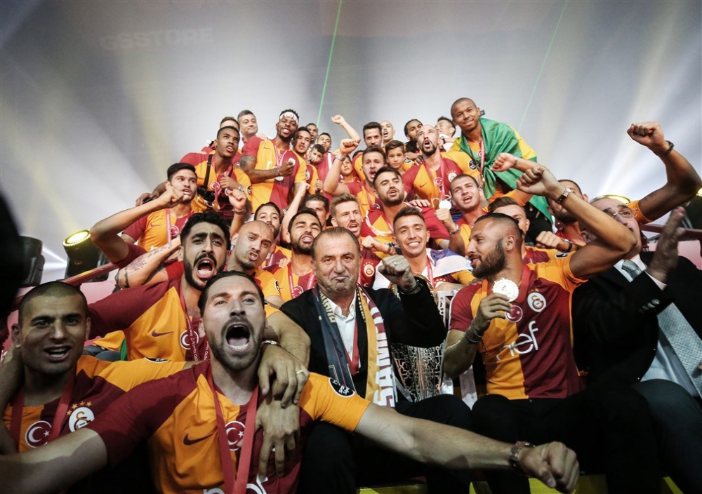 Galatasaray 21. Şampiyonluk Kupası’nı kaldırdı 15