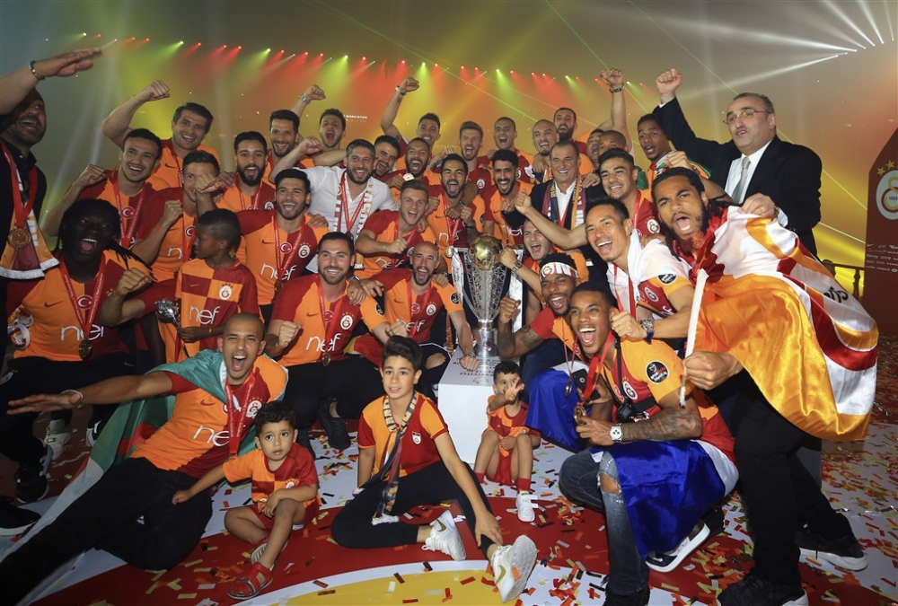 Galatasaray 21. Şampiyonluk Kupası’nı kaldırdı 17