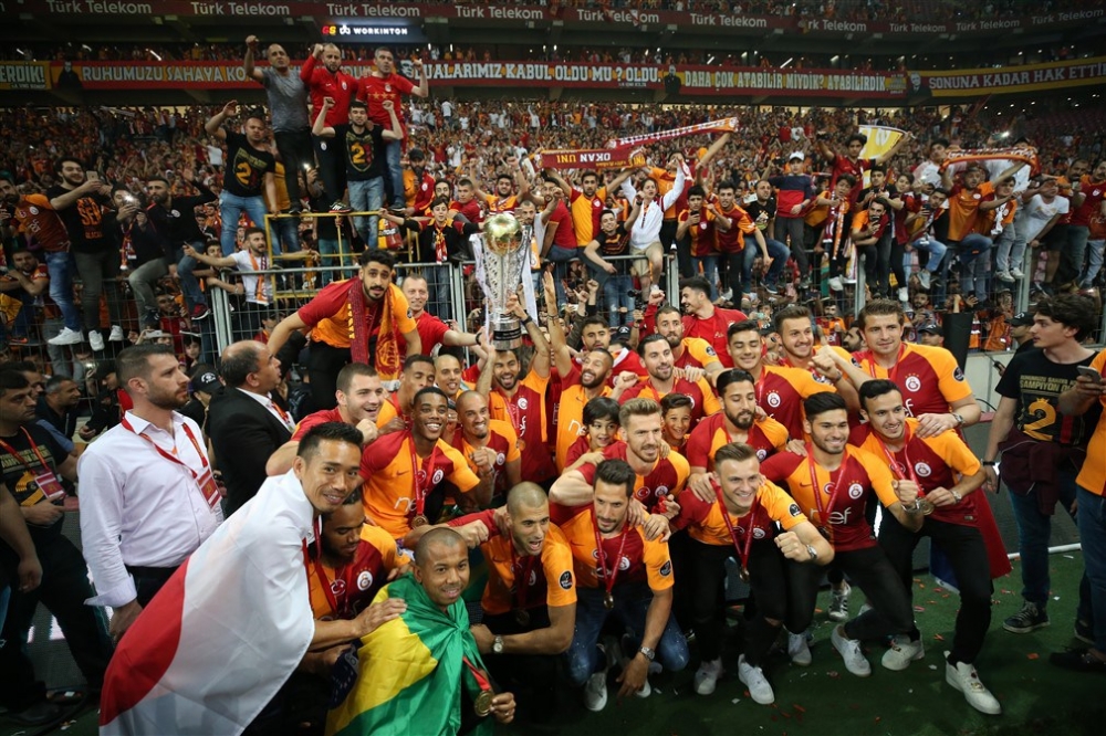 Galatasaray 21. Şampiyonluk Kupası’nı kaldırdı 2