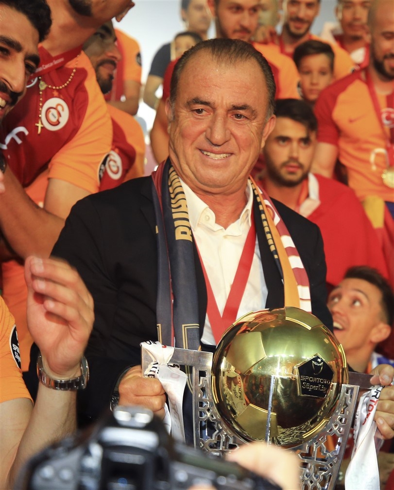 Galatasaray 21. Şampiyonluk Kupası’nı kaldırdı 22