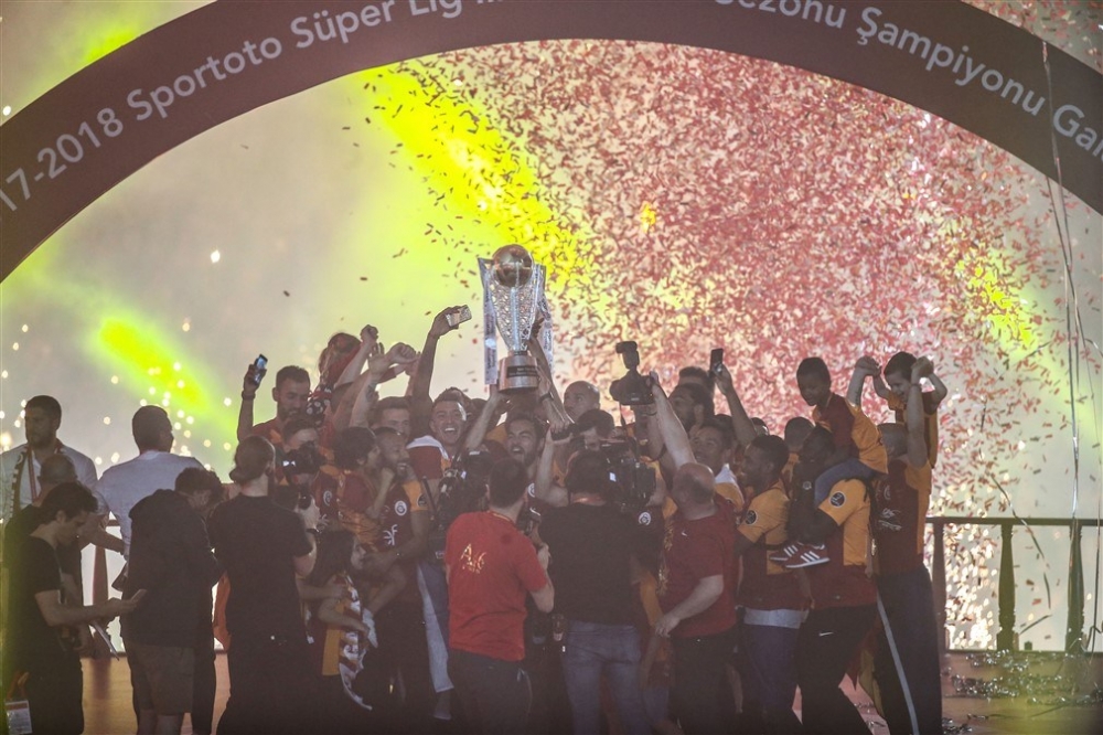 Galatasaray 21. Şampiyonluk Kupası’nı kaldırdı 26