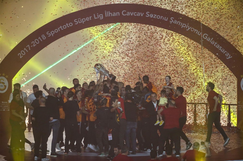 Galatasaray 21. Şampiyonluk Kupası’nı kaldırdı 28