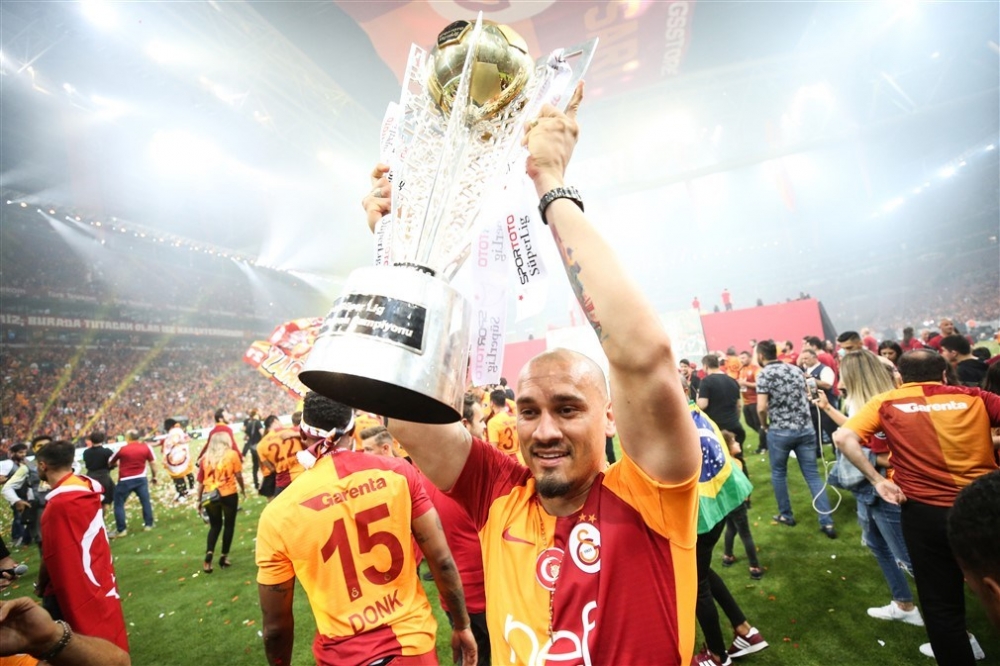 Galatasaray 21. Şampiyonluk Kupası’nı kaldırdı 3