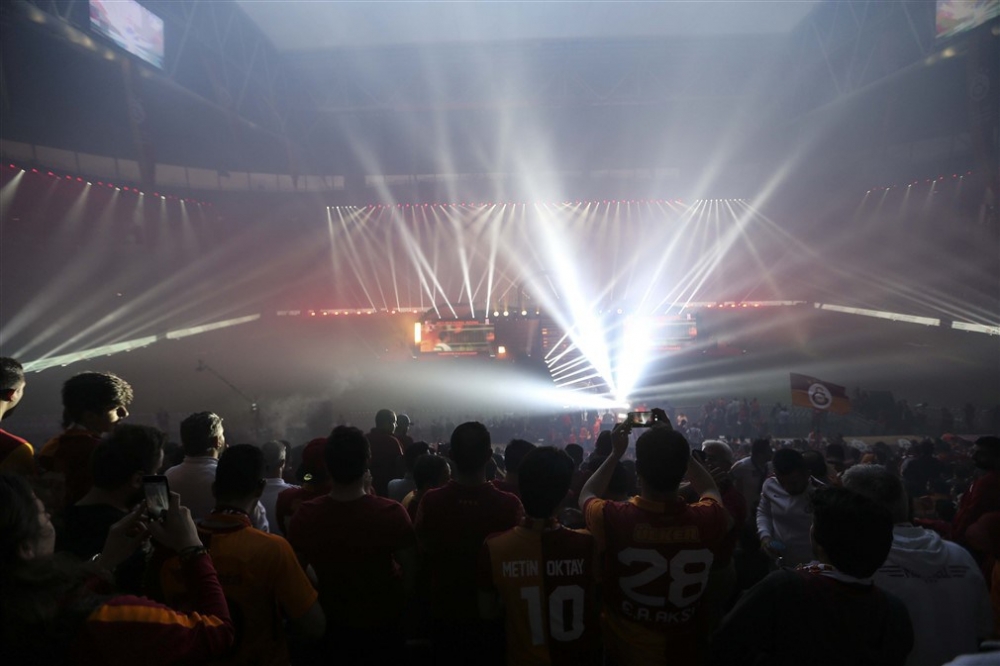 Galatasaray 21. Şampiyonluk Kupası’nı kaldırdı 32