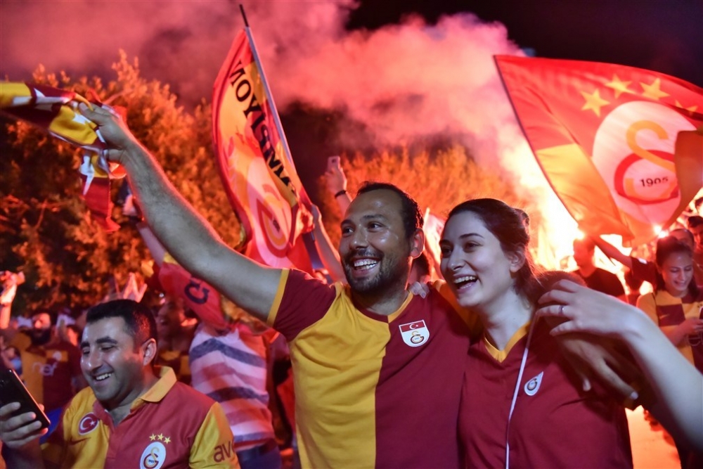 Galatasaray 21. Şampiyonluk Kupası’nı kaldırdı 37