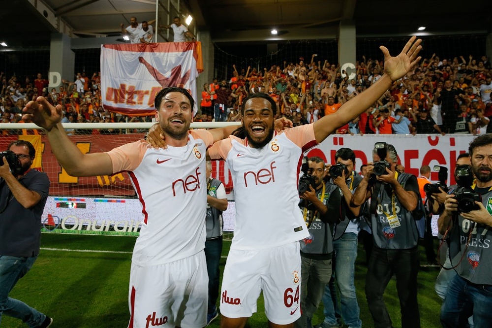 Galatasaray 21. Şampiyonluk Kupası’nı kaldırdı 38