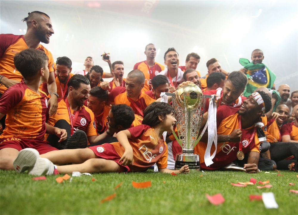 Galatasaray 21. Şampiyonluk Kupası’nı kaldırdı 42