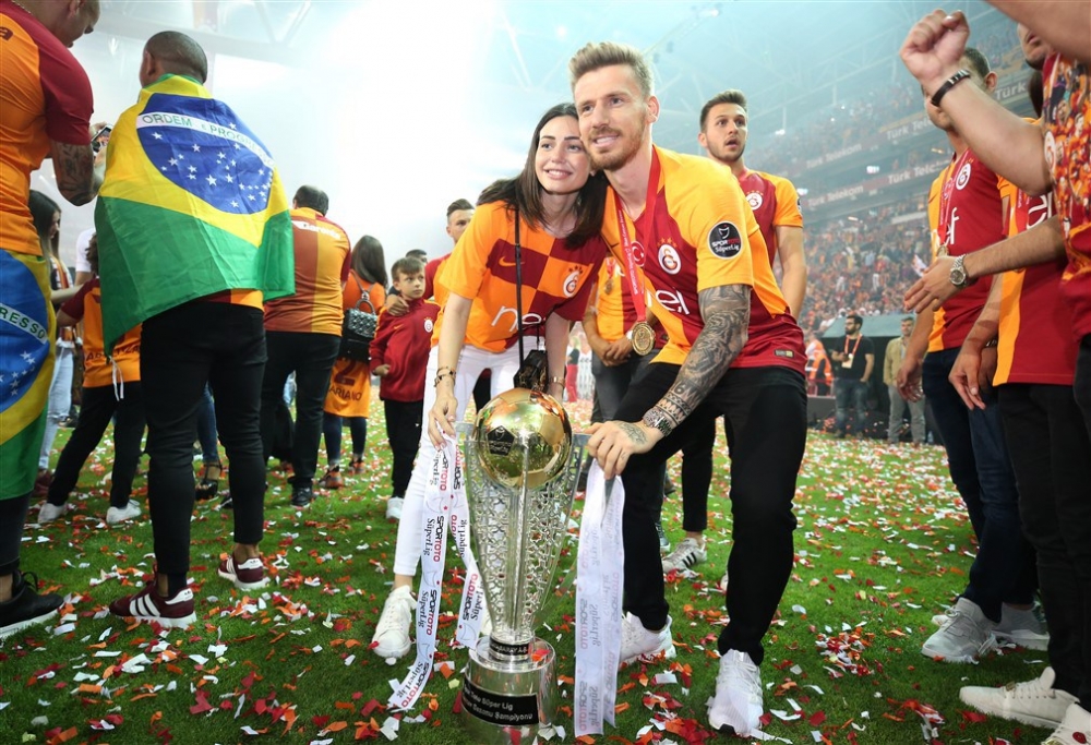Galatasaray 21. Şampiyonluk Kupası’nı kaldırdı 44