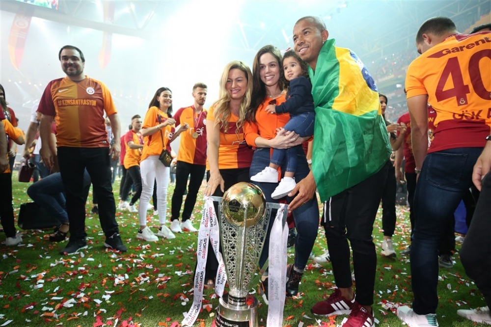 Galatasaray 21. Şampiyonluk Kupası’nı kaldırdı 45