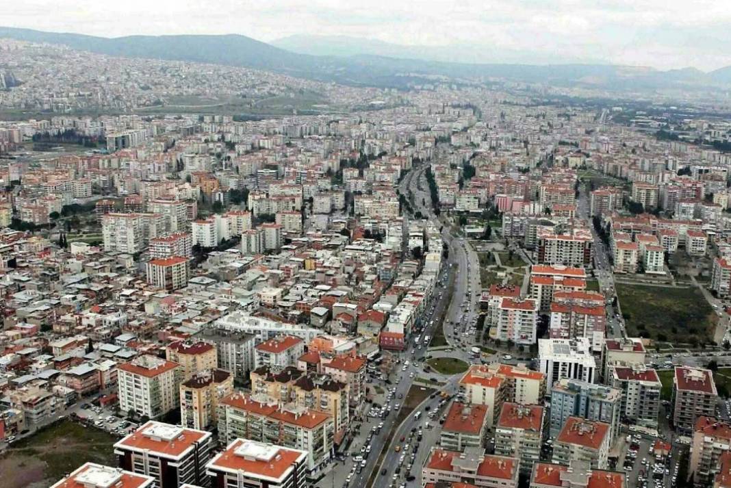 İzmir'de tehlike çanları çalıyor... Her 10 evden 4'ü riskli! 4