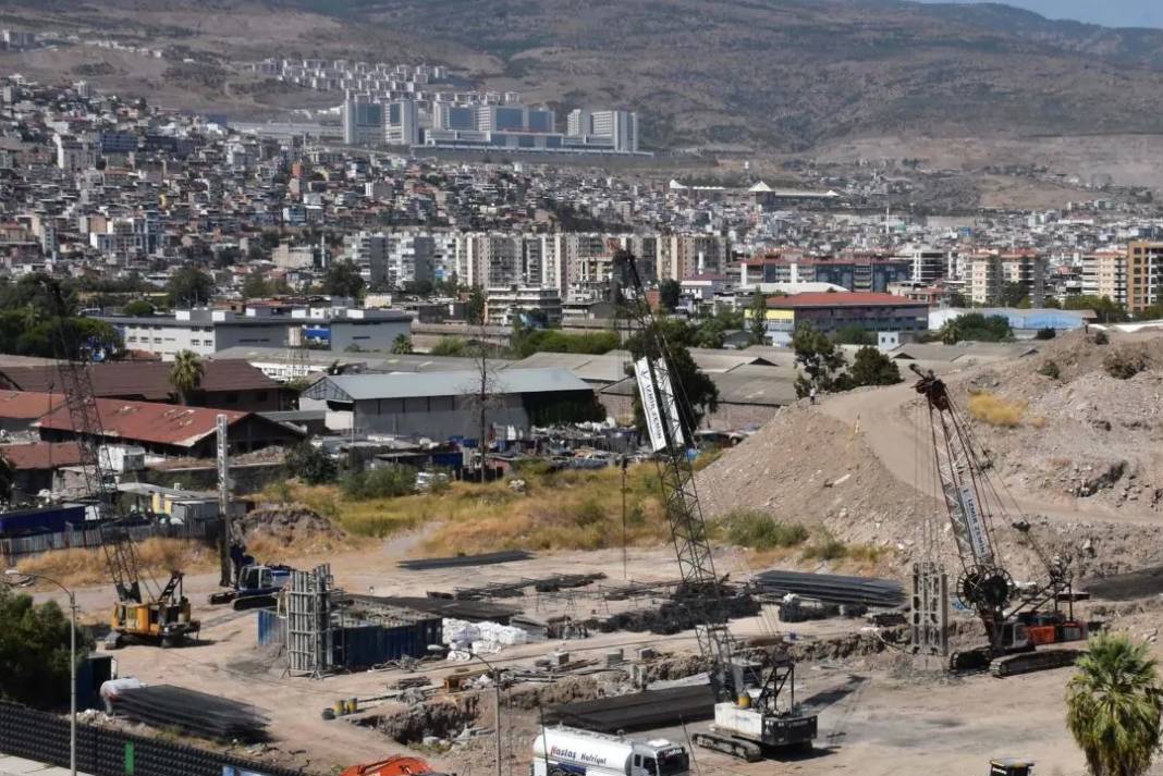 İzmir'de tehlike çanları çalıyor... Her 10 evden 4'ü riskli! 5