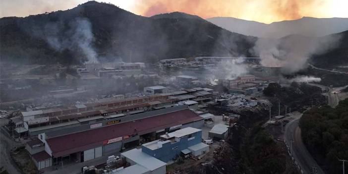 İzmir'in ciğerleri küle döndü... Yangının verdiğini zarar havadan görüntülendi 4