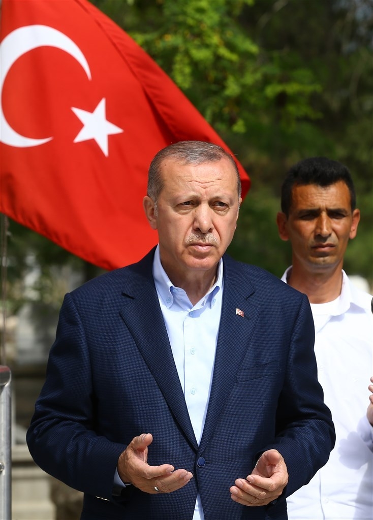 Erdoğan Ömer Halisdemir’in kabrini ziyaret etti 12
