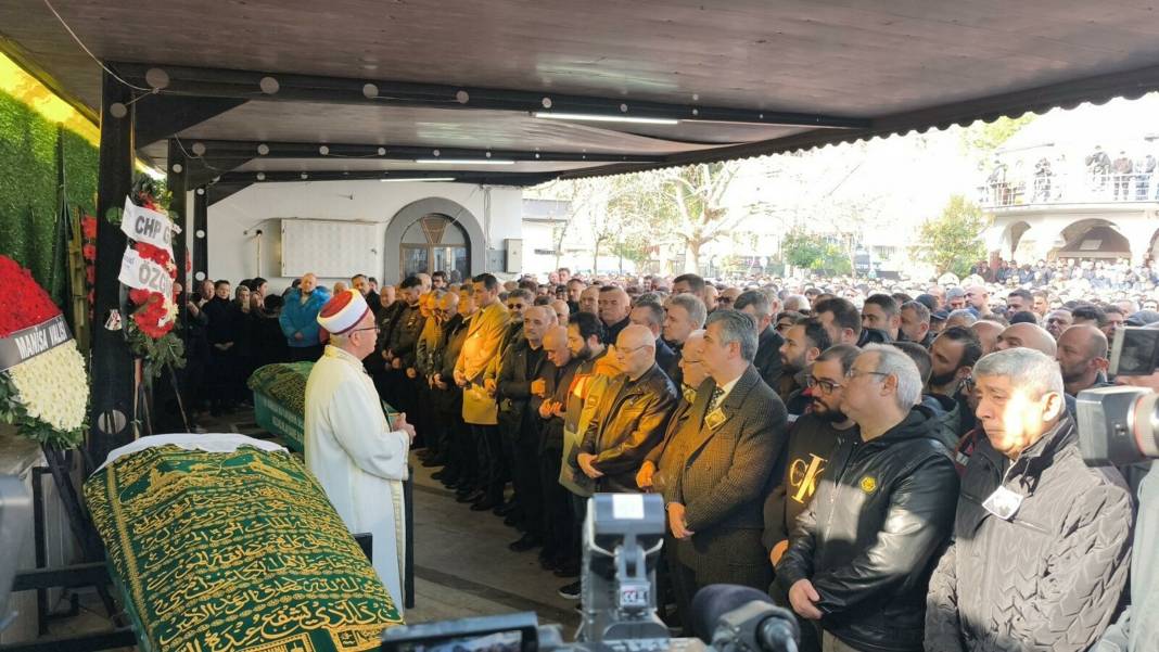 Manisa’da gözyaşı sel oldu: Sağ kurtulan baba ayakta durmakta zorlandı 4