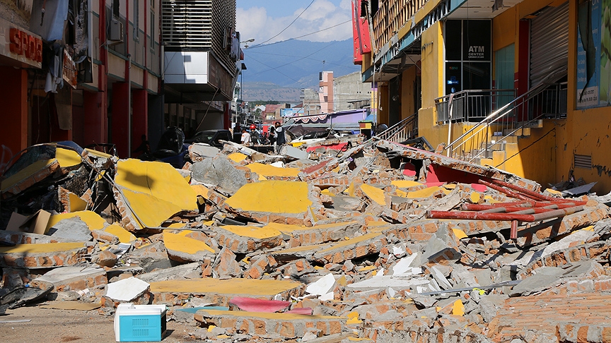 Endonezya'daki deprem ve tsunami sonrası görüntüler 18