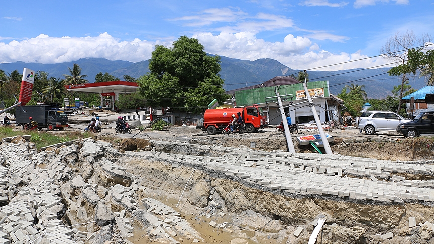 Endonezya'daki deprem ve tsunami sonrası görüntüler 44