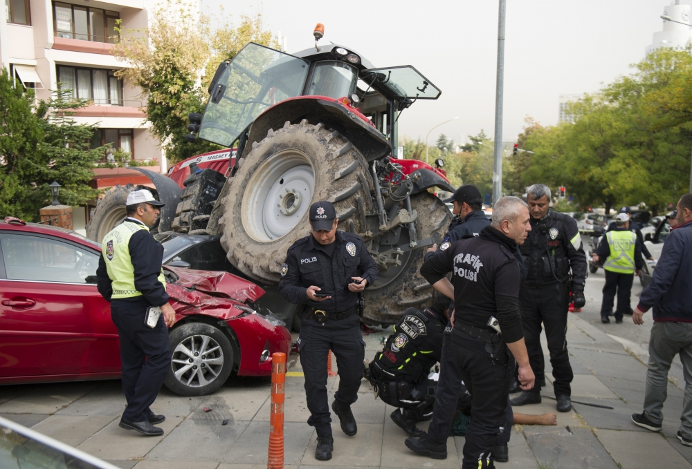 Ankara'yı savaş alanına çeviren traktör şoförünün fotoğrafları! 3