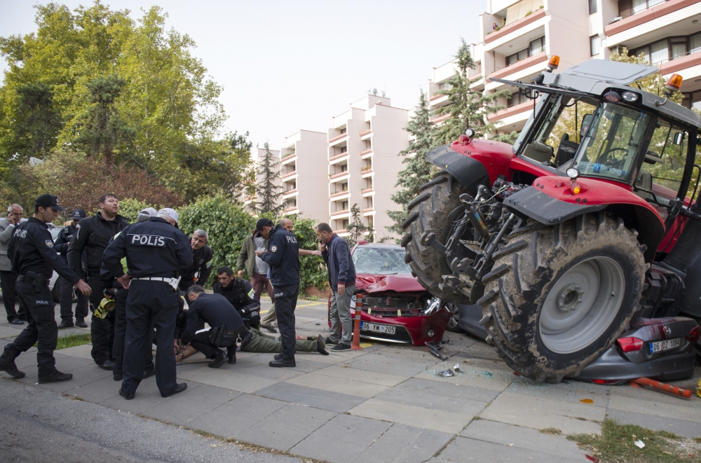 Ankara'yı savaş alanına çeviren traktör şoförünün fotoğrafları! 5
