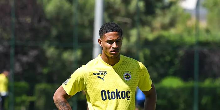 Fener bombaları arka arkaya patlatıyor: Bir imza daha! 4