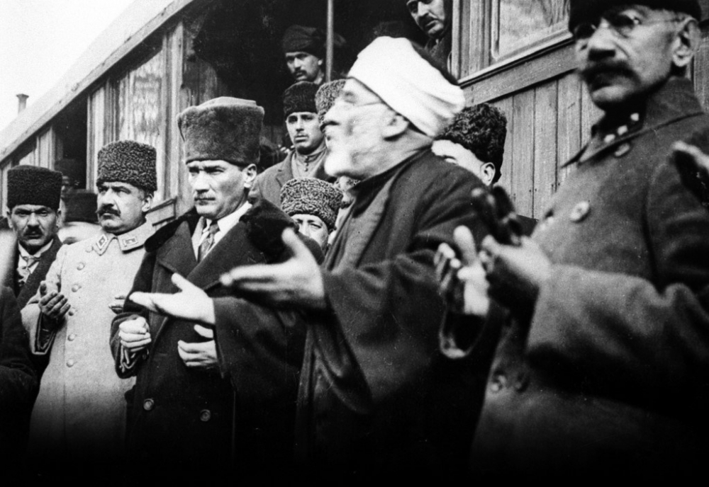 Büyük komutan Atatürk 80 yıldır özlemle anılıyor 21