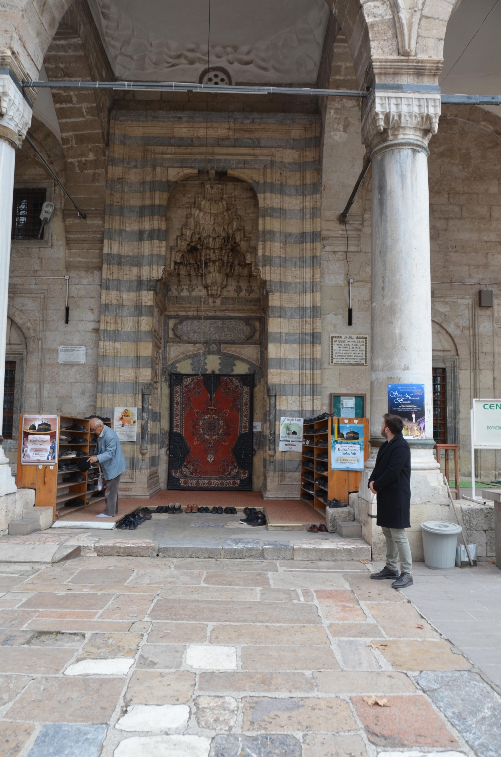 Tarihe ışık tutan 'Hatuniye Camii' 13