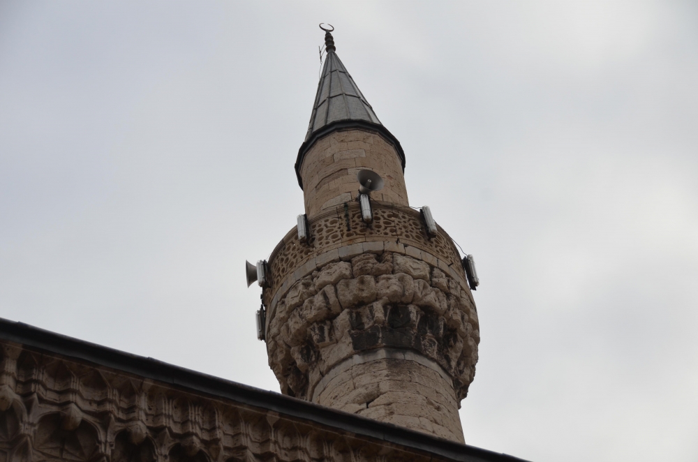 Tarihe ışık tutan 'Hatuniye Camii' 2