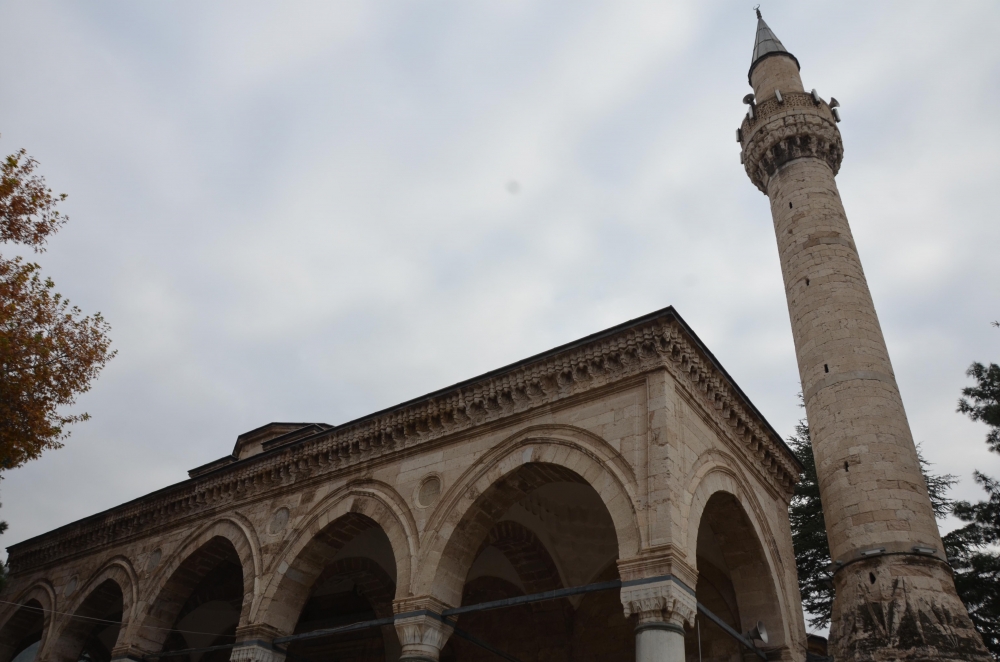 Tarihe ışık tutan 'Hatuniye Camii' 4