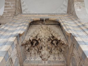 Tarihe ışık tutan 'Hatuniye Camii'