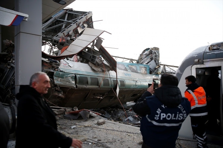Ankara'daki YHT kazasından ilk görüntüler 16