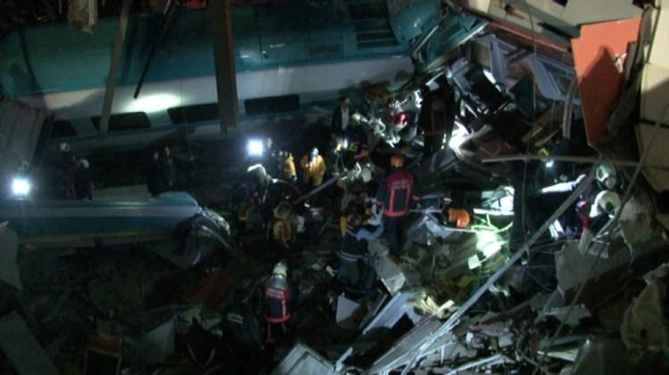Ankara'daki YHT kazasından ilk görüntüler 19