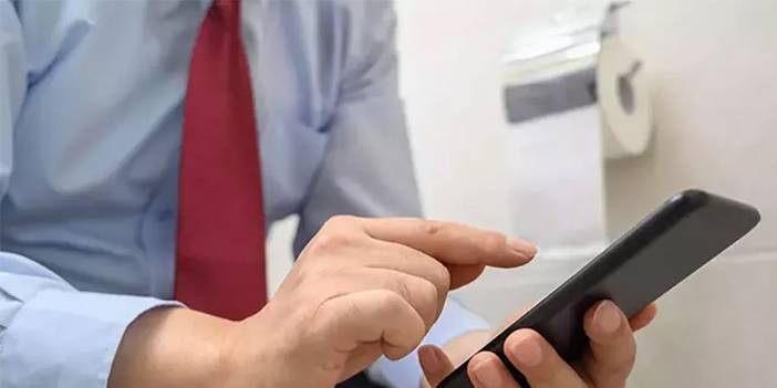 Tuvalette telefon kullananlar dikkat: O hastalığa yol açıyor 3