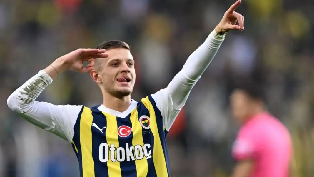 Fenerbahçe’de iki ayrılık kararı: Yaprak dökümü başlıyor 1